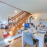 Cedar House Few Minutes From - Happy Holiday home *