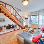 Cedar House Few Minutes From - Happy Holiday home Angera