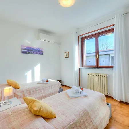 Cedar House Few Minutes From - Happy Дом отдыха