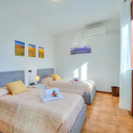 Dom wakacyjny Cedar House Few Minutes From - Happy *