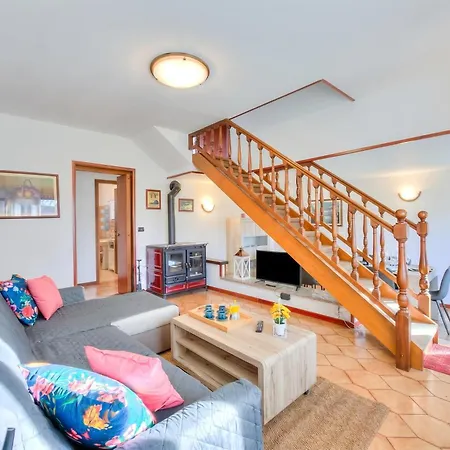 Casa vacanze Cedar House In - Garden& Bbq - Happy Angera