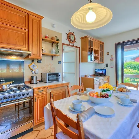 Casa vacanze Cedar House In - Garden& Bbq - Happy