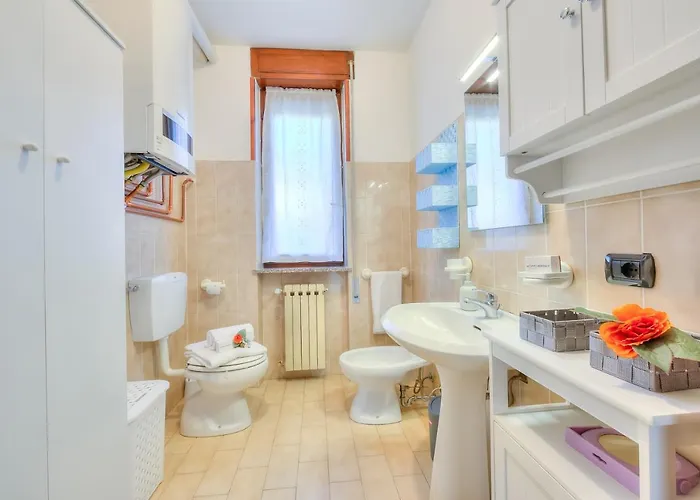 Cedar House Few Minutes From - Happy