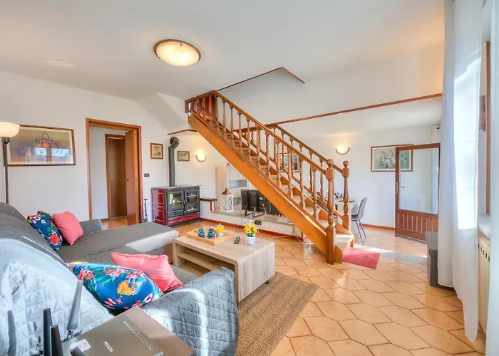 Vakantiehuis Cedar House Few Minutes From - Happy