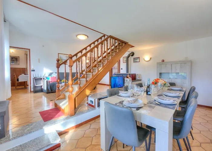 Cedar House Few Minutes From - Happy Vakantiehuis *