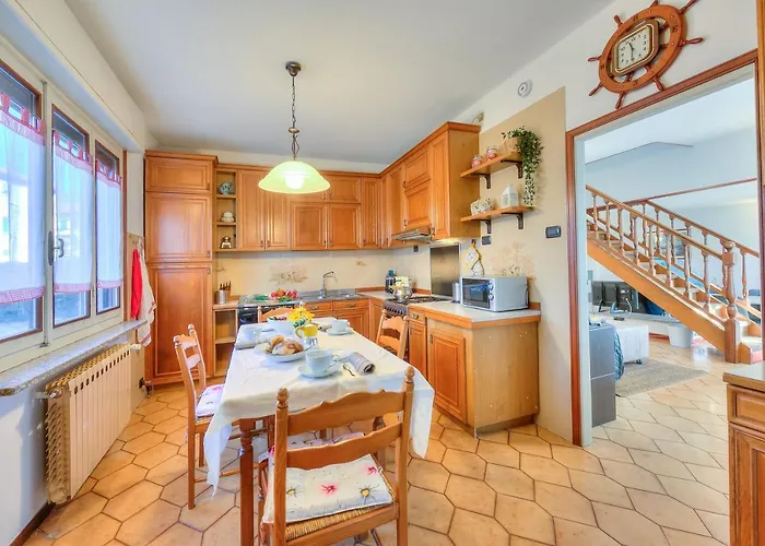 Vakantiehuis Cedar House Few Minutes From - Happy *