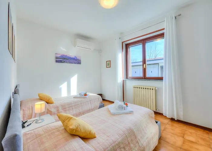 Cedar House Few Minutes From - Happy Vakantiehuis