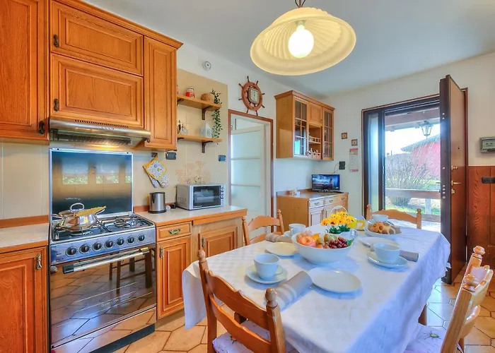 Vakantiehuis Cedar House Few Minutes From - Happy