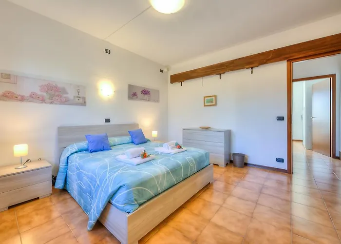 Cedar House Few Minutes From - Happy * Angera