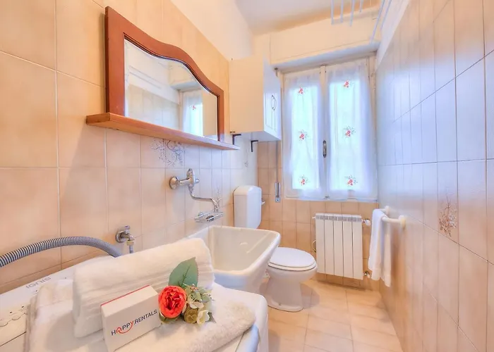 Cedar House Few Minutes From - Happy Vakantiehuis Angera