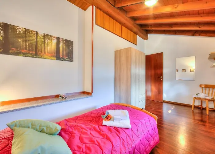 Cedar House Few Minutes From - Happy * Angera