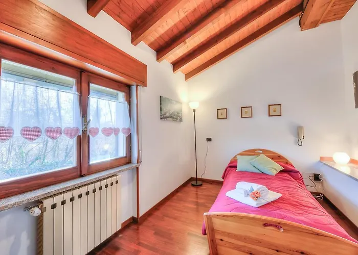 Cedar House Few Minutes From - Happy *