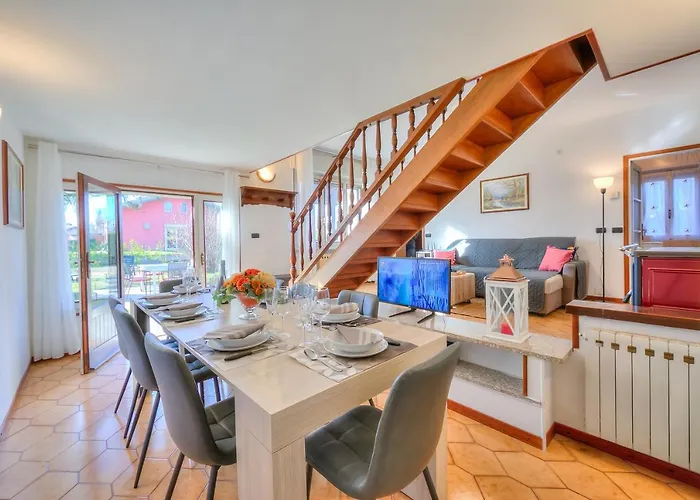 Cedar House Few Minutes From - Happy