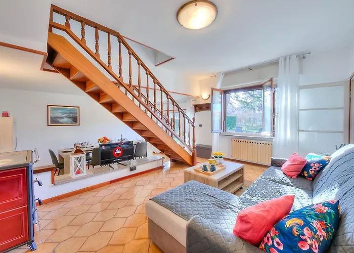 Cedar House Few Minutes From - Happy Nyaraló Angera