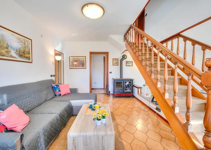 Vakantiehuis Cedar House Few Minutes From - Happy Angera