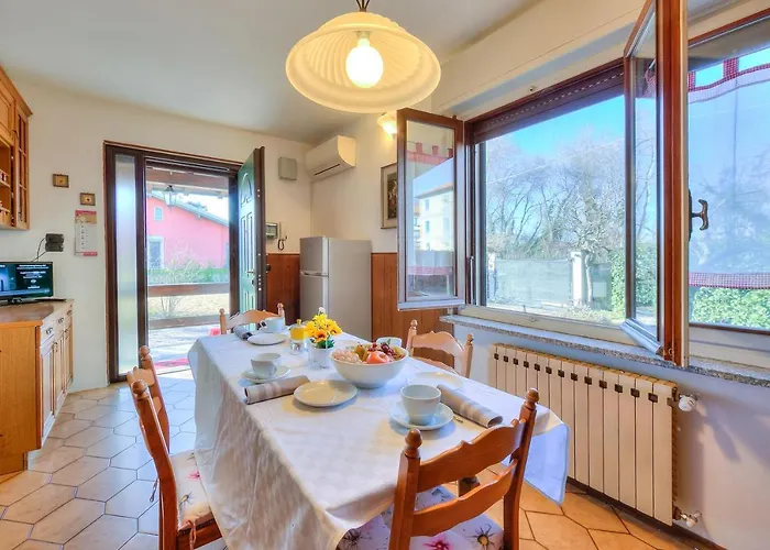 Vakantiehuis Cedar House Few Minutes From - Happy