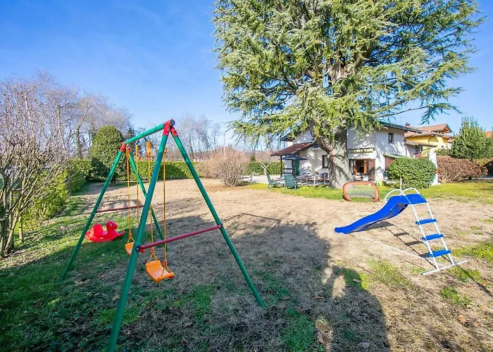 Cedar House Few Minutes From - Happy Vakantiehuis *