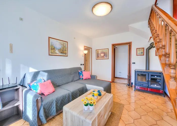 Cedar House Few Minutes From - Happy Vakantiehuis *