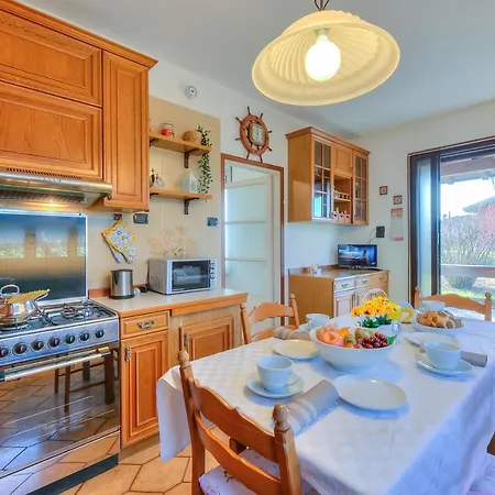 Vakantiehuis Cedar House Few Minutes From - Happy